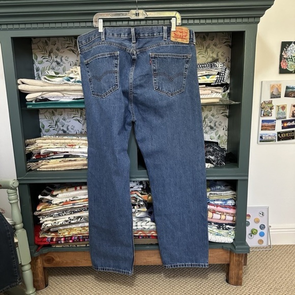 Levis 505 Jeans Mens 42x32 Blue Denim Straight Leg Zip Fly Classic Medium Wash - Picture 4 of 11